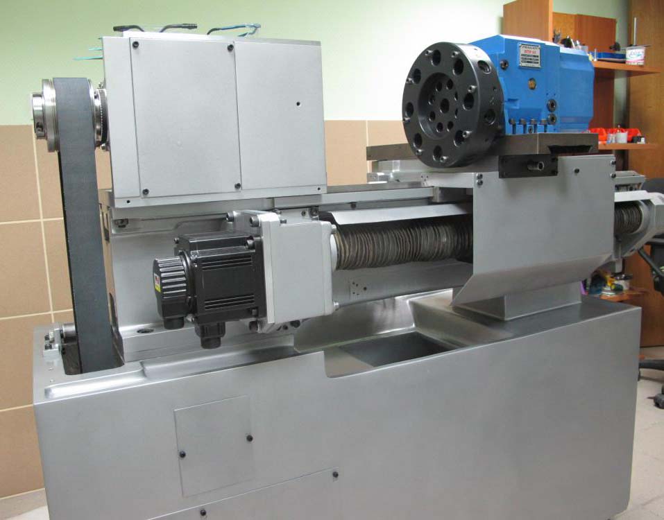 Фото загального виду токарного верстата ІТ-42 ІТ-42 Фото загального виду токарного верстата з ЧПУ